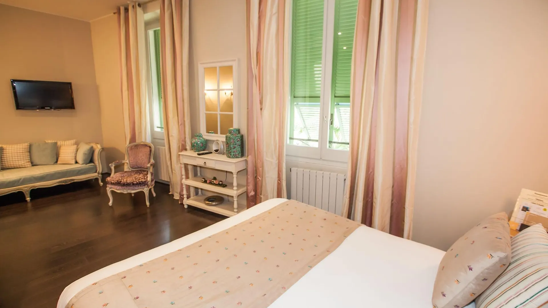Paris Rome Hotel Menton