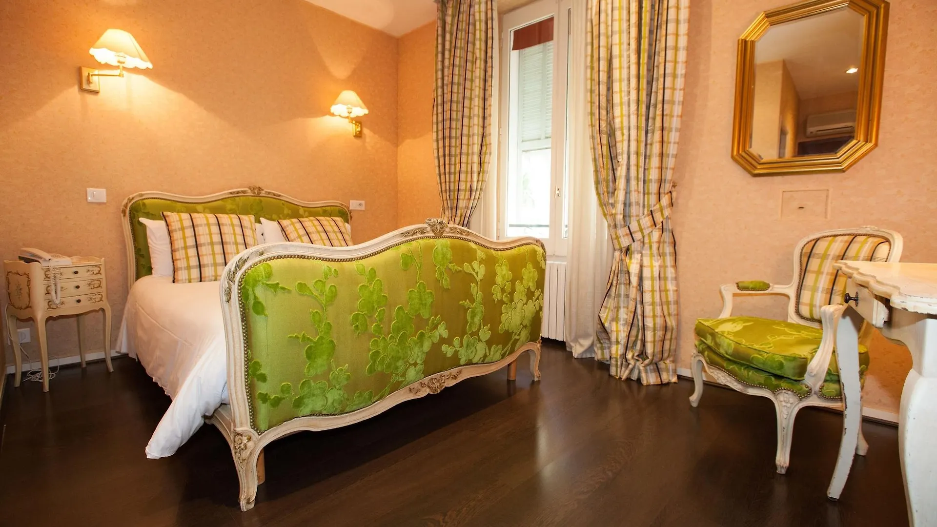 Paris Rome Hotel Menton 3*,
