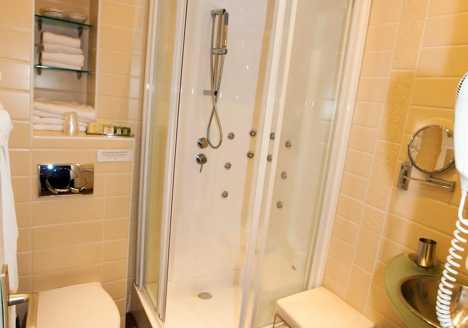 Paris Rome Hotel Menton