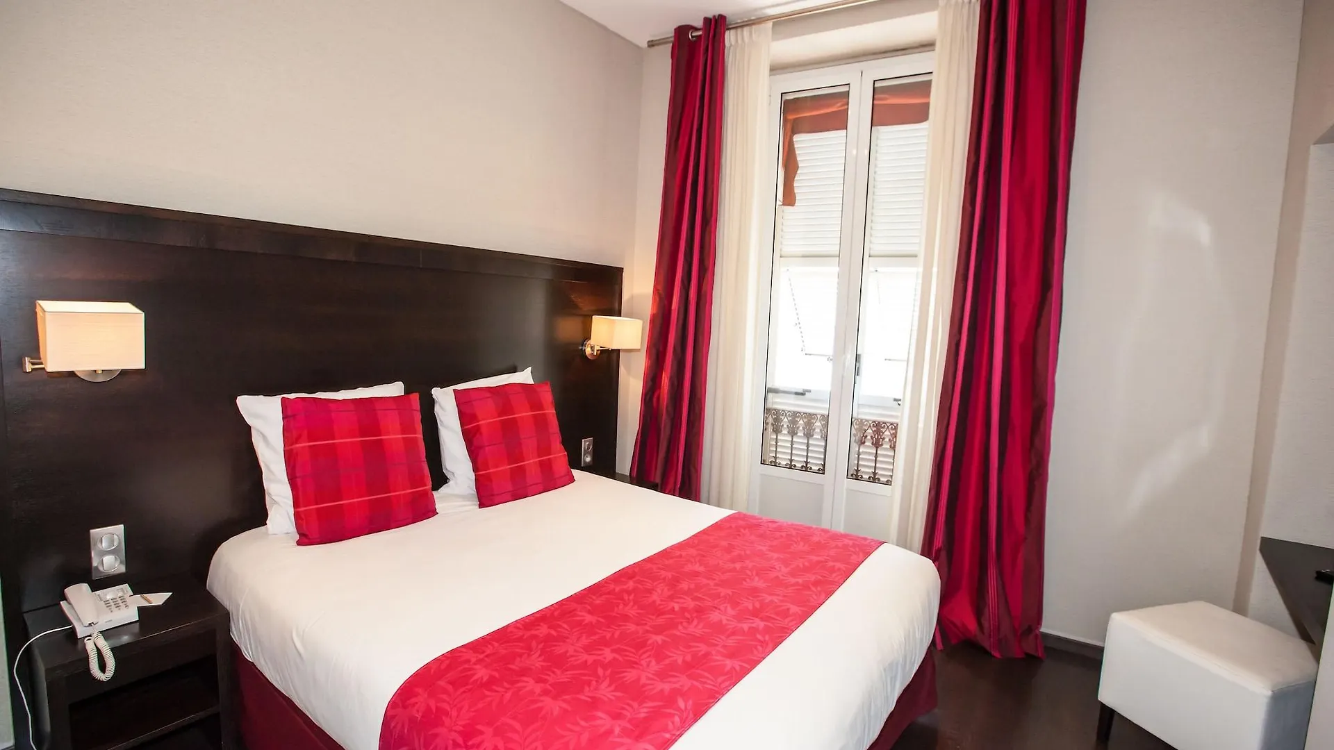 Paris Rome Hotel Menton