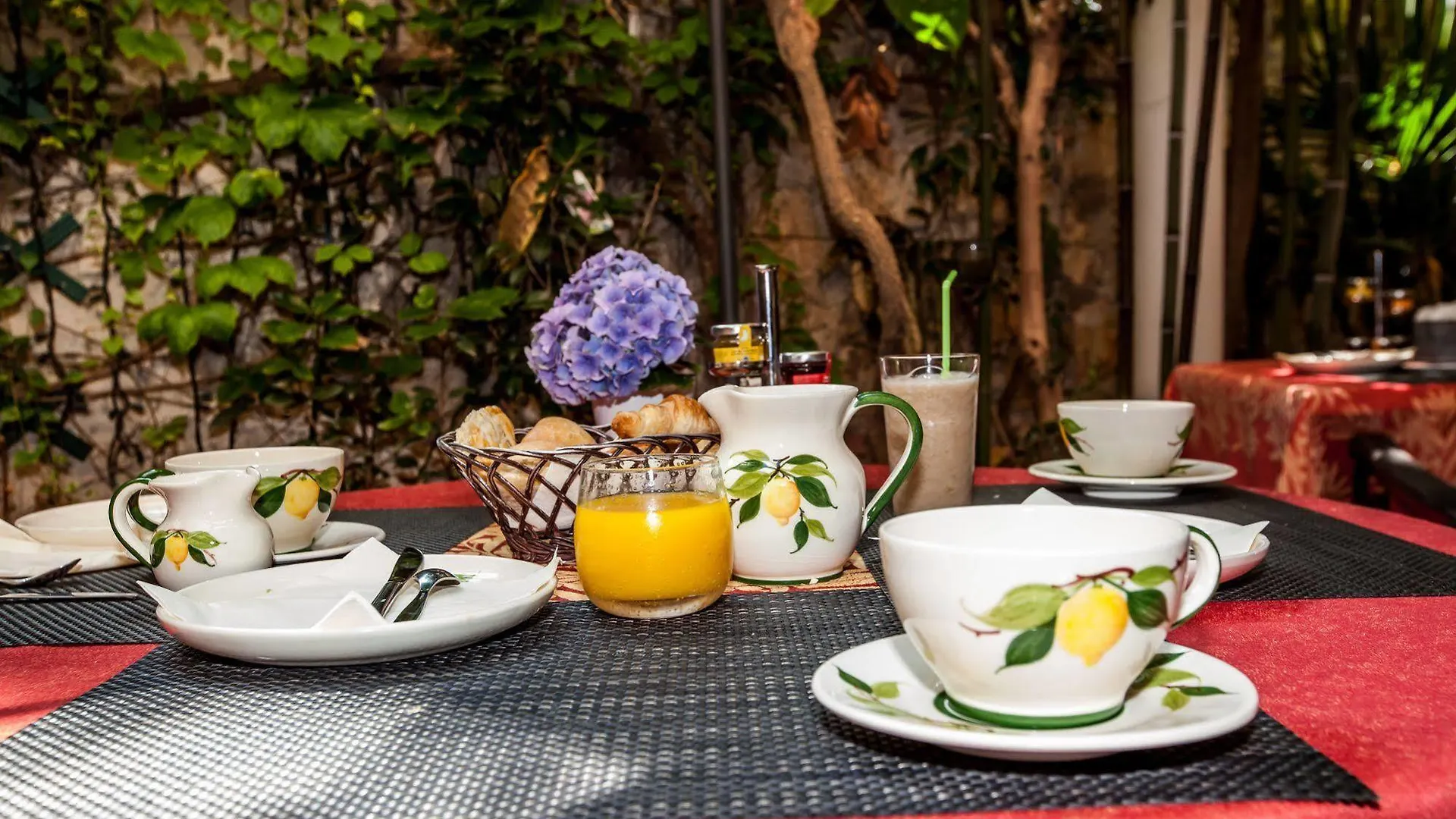 Paris Rome Hotel Menton