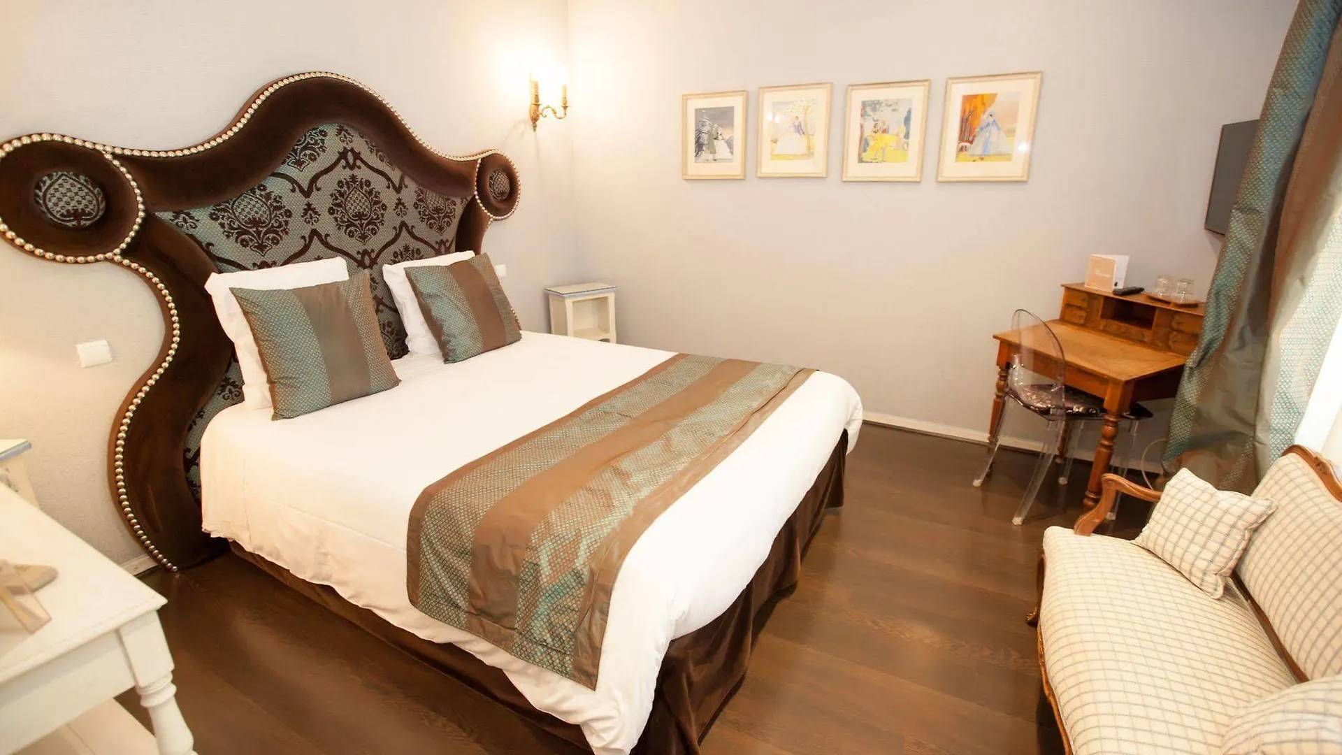 Paris Rome Hotel Menton 3*,  France
