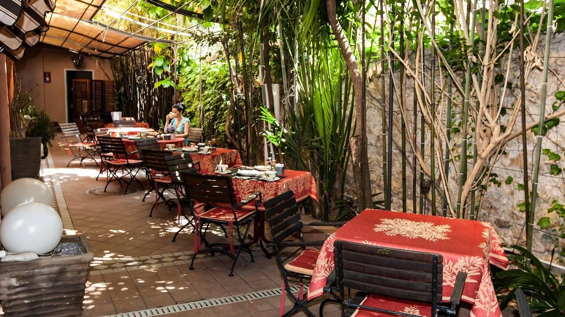 Paris Rome Hotel Menton