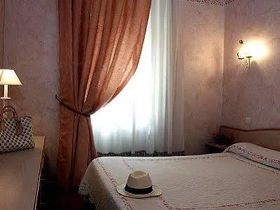 Paris Rome Hotel Menton