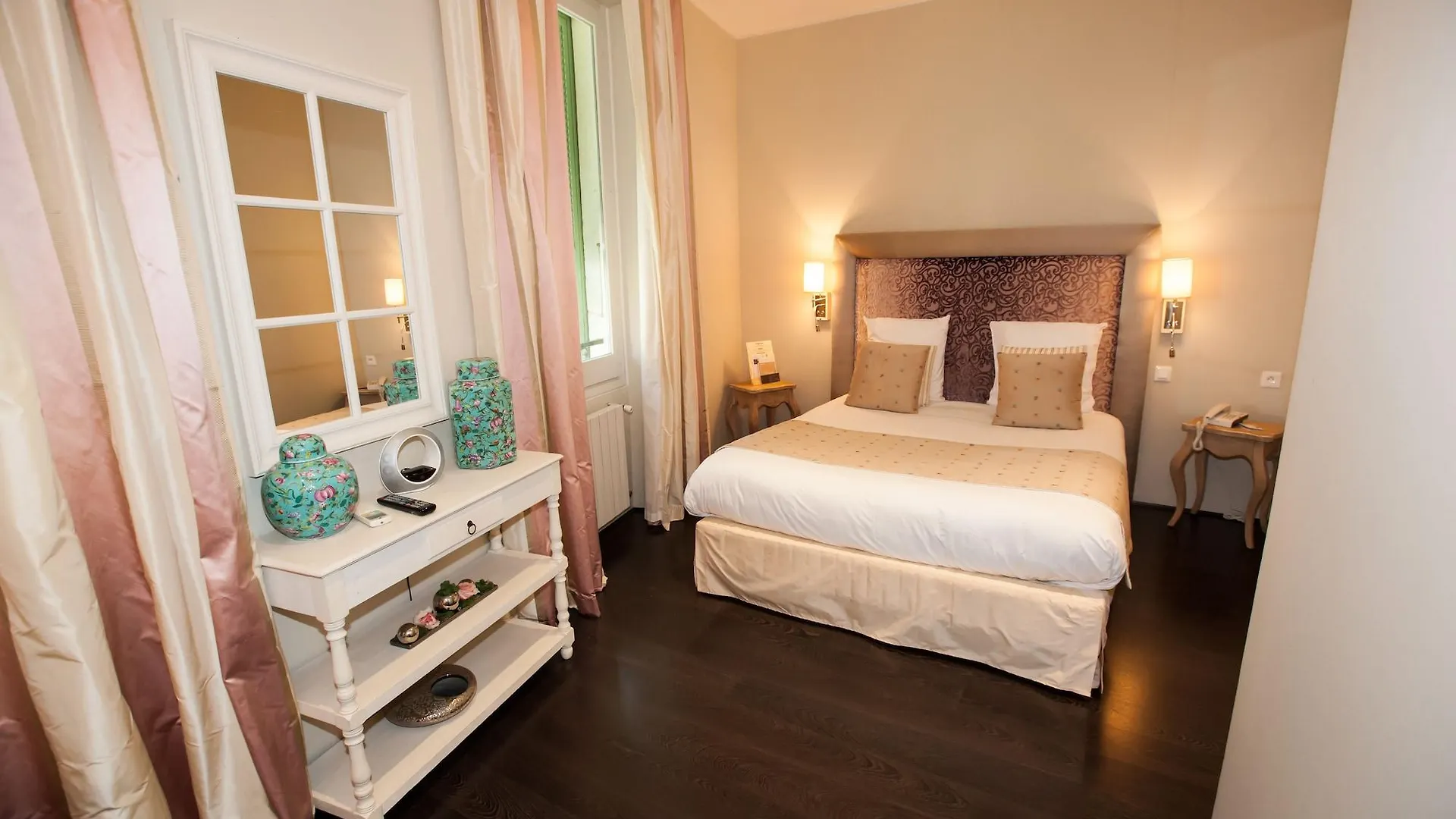 Paris Rome Hotel Menton